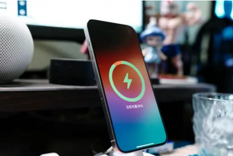 于都苹果15换屏服务分享用什么充电器给iPhone15充电更好 